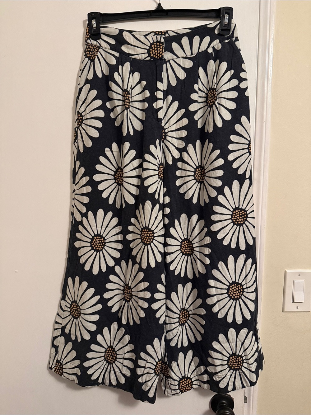 Farm Rio Linen Blend Daisy Wide-Leg Pants - Picture 5 of 9